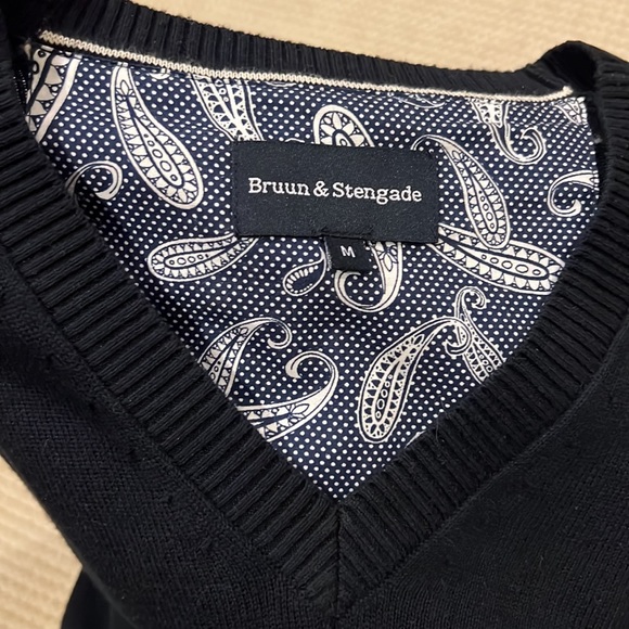 Bruun & Stengade V-neck Sweater Medium - Picture 3 of 3